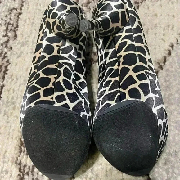 Michael Selena  Animal Print w/Jeweled Pendant - Picture 6 of 8